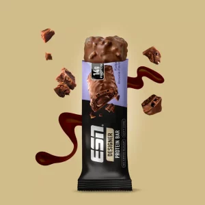 DesignerProteinBar45g_FudgeBrownie_VividPackshot_d8c12ca2-0f34-4fe8-9f11-2326c7a14410